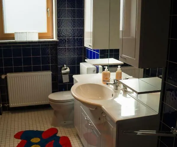 Zum Ehranger Wald 2a *